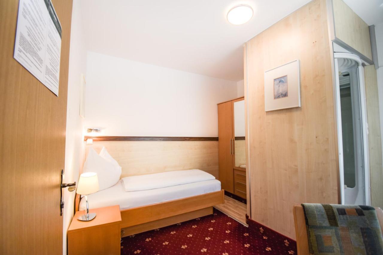 Gartenhotel Garni Pension B&B Ίνσμπρουκ Εξωτερικό φωτογραφία